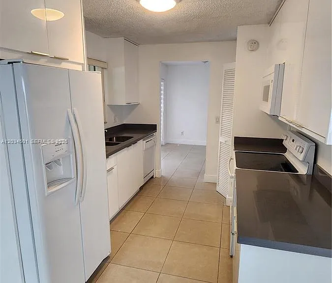 10122 SW 223rd Ter — Photo 2