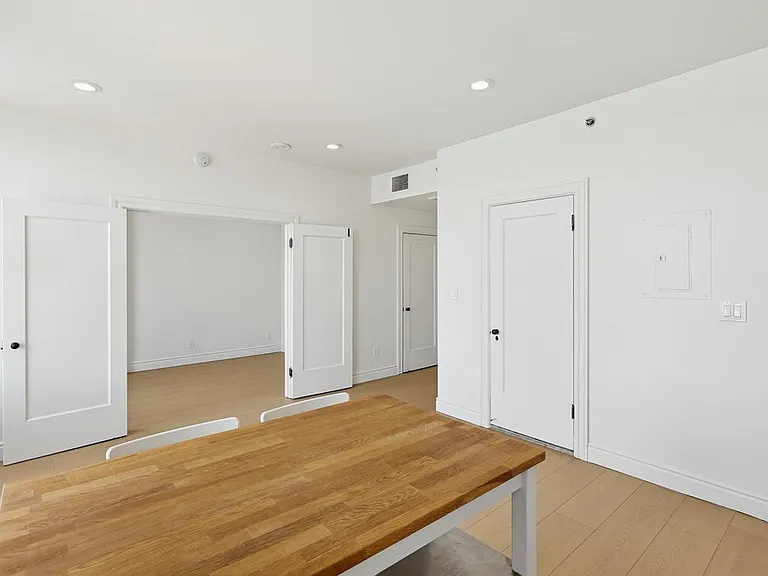 702 Ash St #702 — Photo 16
