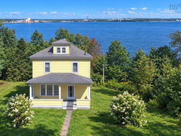 650 Main St, Mulgrave, NS B0E 2G0