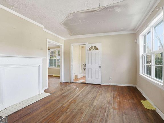 4th image of 1905 S Gordon St SW