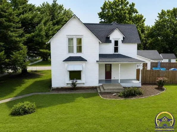 111 E Maple St, Fairview, KS 66425