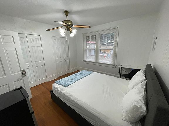 2nd image of 640 Avenue B NE #4