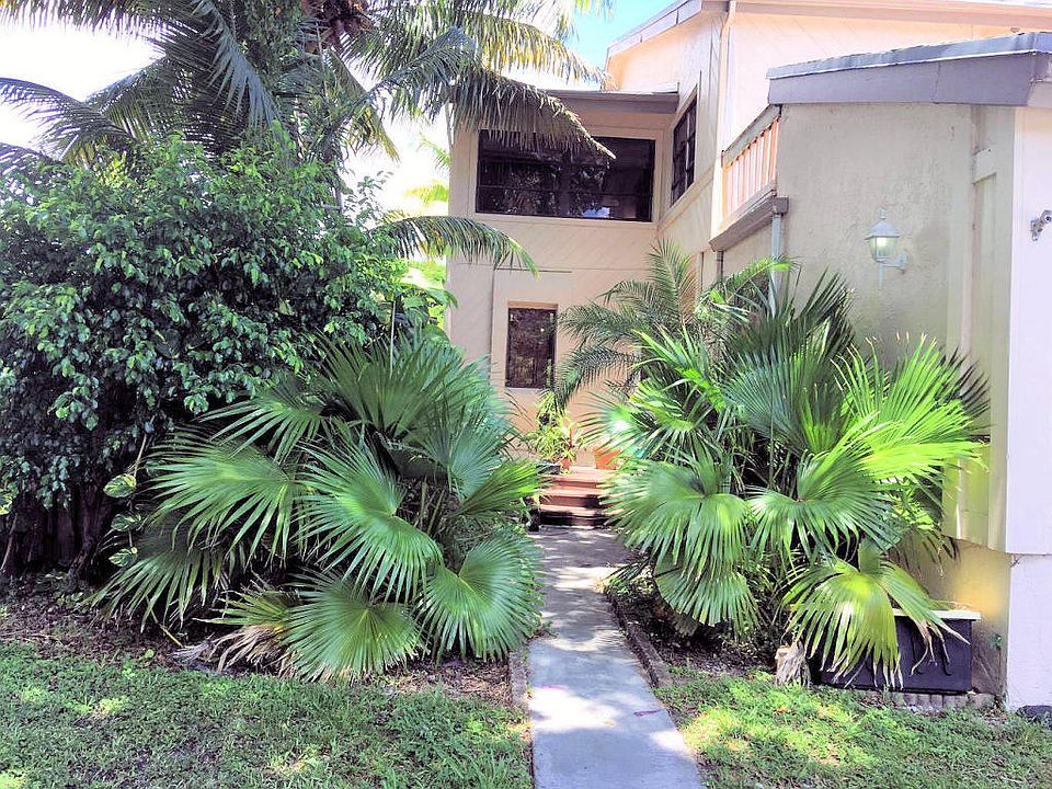 2nd image of 1812 SW 53rd Ave #4