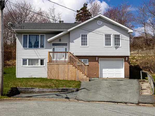4 Ocono Ct, Dartmouth, NS B2W 5X6