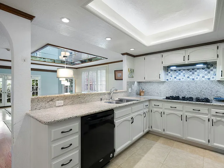 227 S Irena Ave #12 — Photo 12