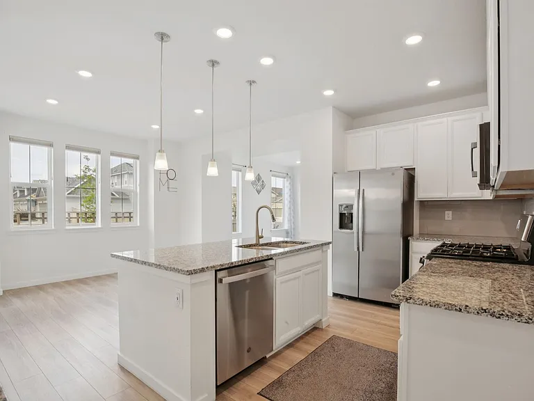 541 Byrd Aly — Photo 3