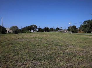 504 S Mathis St, Rockport, TX 78382