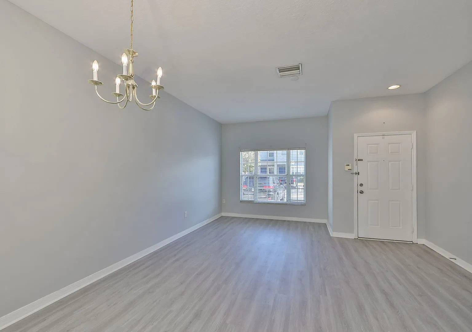 Beautiful Townhome at Kings Lake! — Photo 4