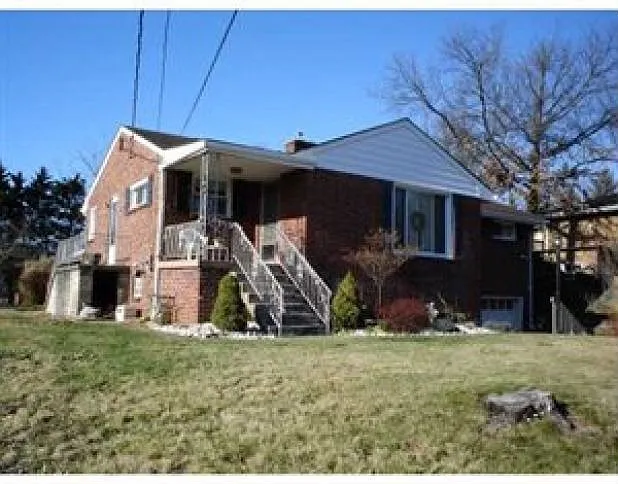 1320 Foxboro Dr photo 1