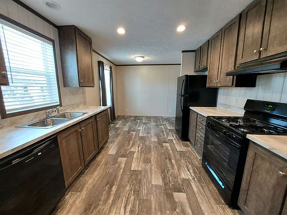 3rd image of 303 De Ville Dr