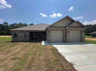 1104 Duke Dr, Bauxite, AR 72011