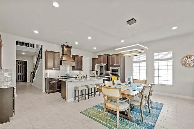 3 bed, 3.0 bath, 3130 sqft, $3,800 — Photo 2