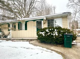 920 Vincent Ct, Lansing, MI 48910