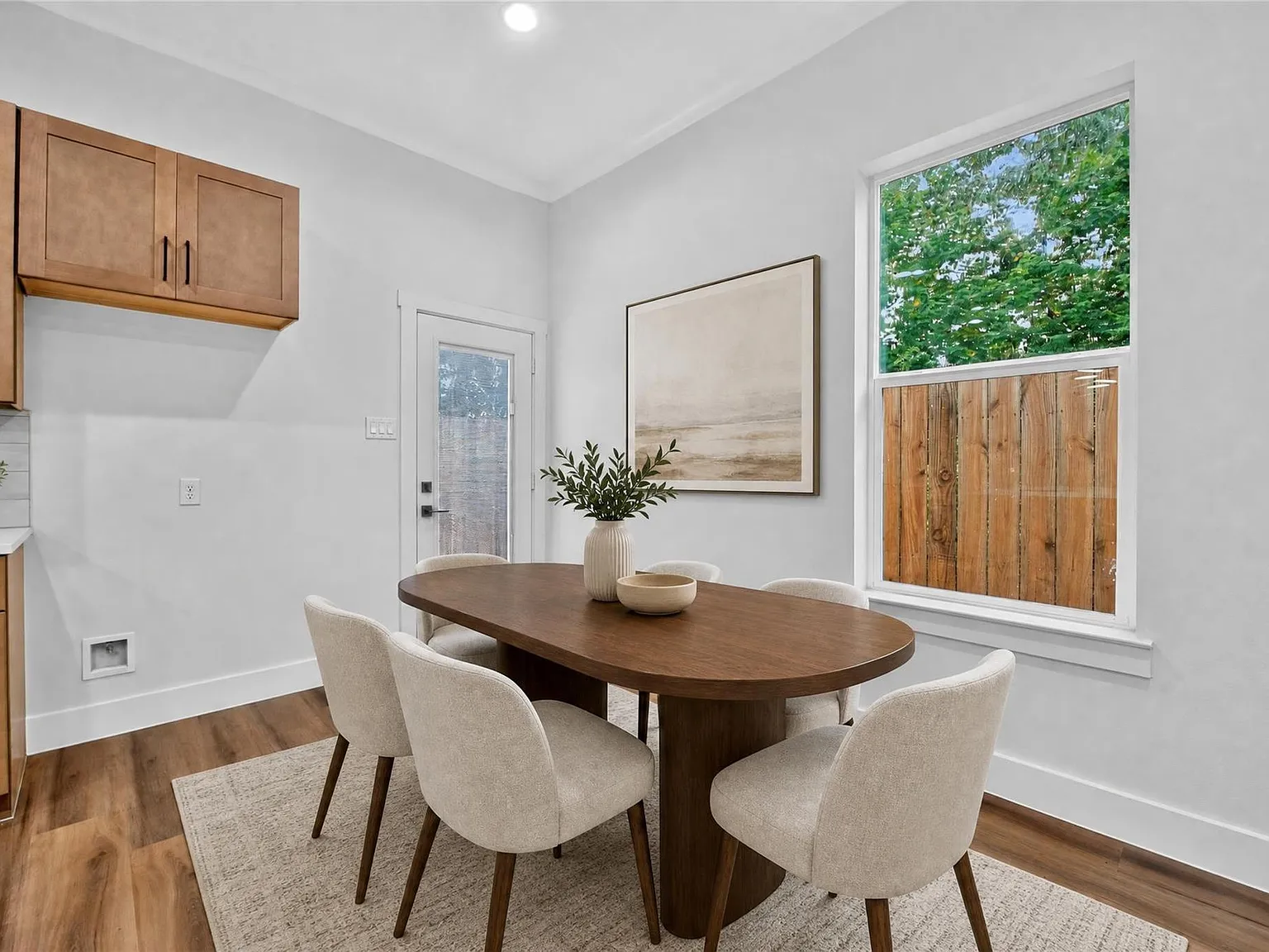 3 bed, 2.5 bath, 1718 sqft, $2,400 — Photo 3