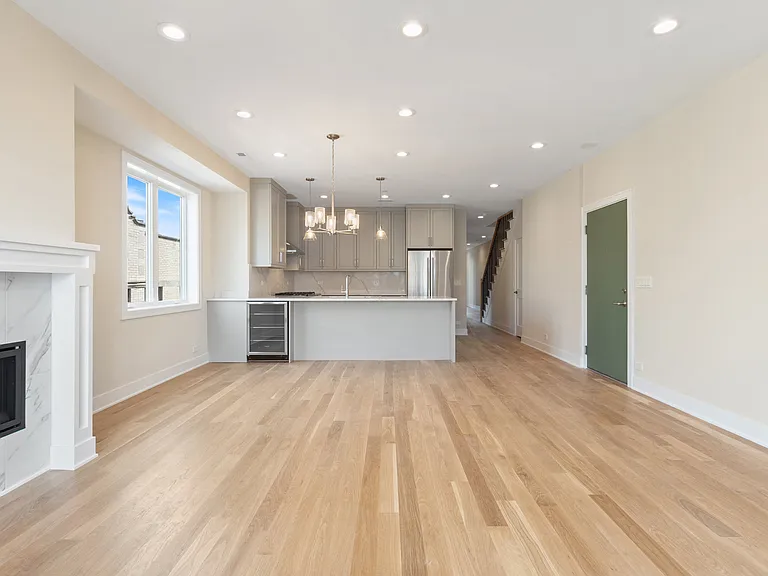 4861 N Hermitage Ave — Photo 5
