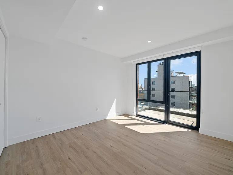 2516 37th Ave #4D — Photo 13