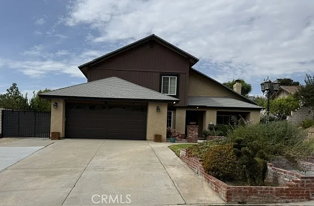 23058 Peacock Ct — Photo 2