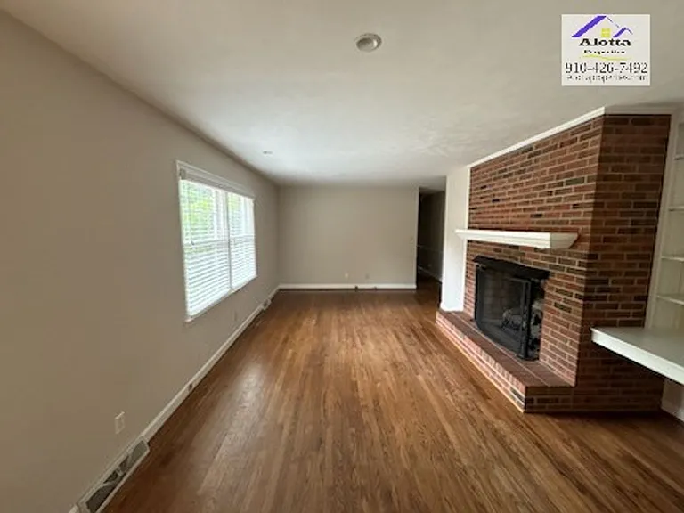228 Whitney Dr — Photo 7