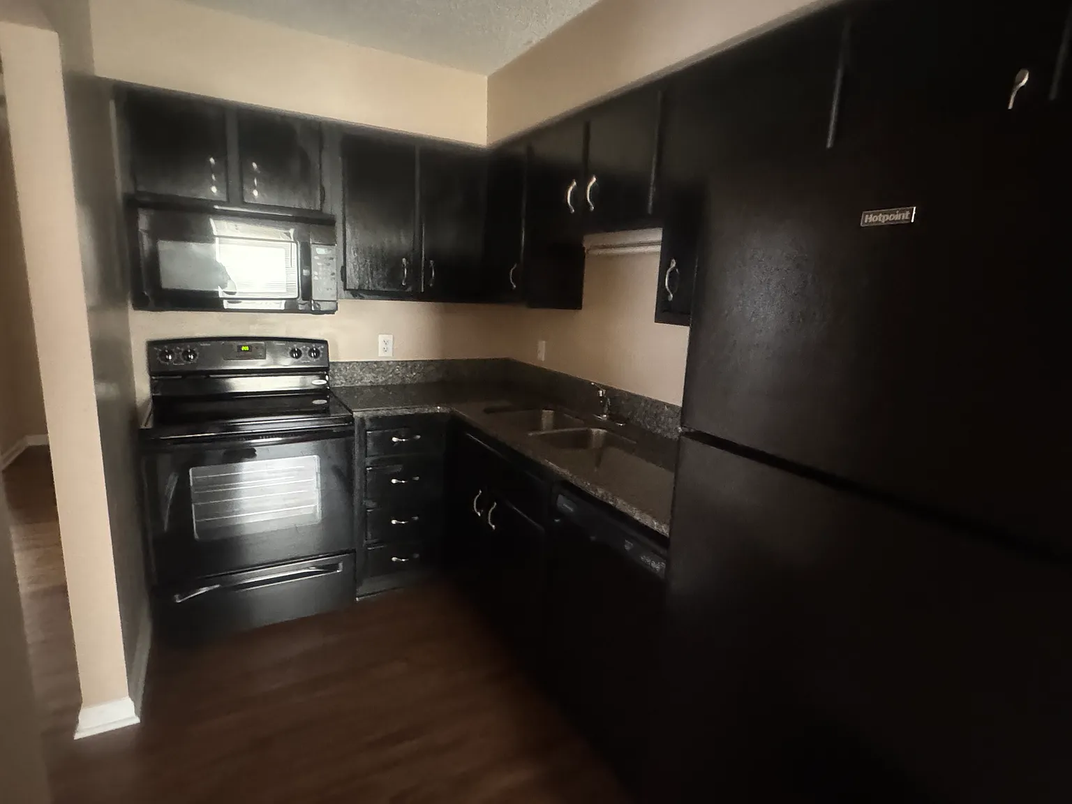 2 bed, 1000 sqft, $825 — Photo 4