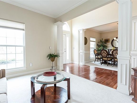 4th image of 2854 Parnham Dr
