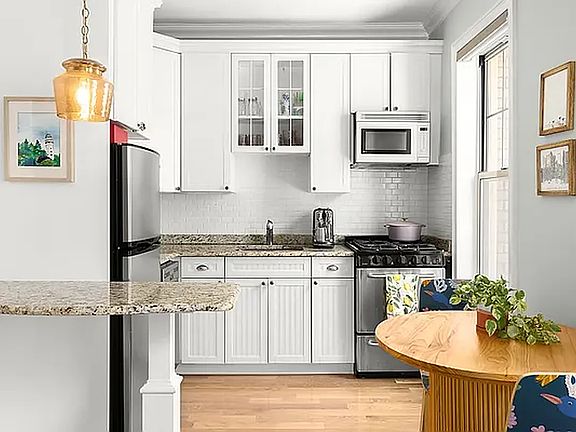 4th image of 204 W 10th St APT 18