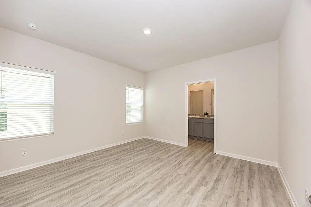 1020 Renova Drive — Photo 3