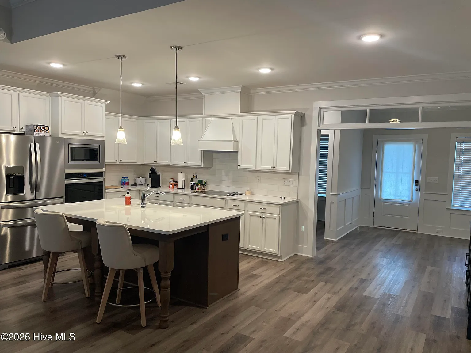 4 bed, 3.5 bath, 2432 sqft, $3,300 — Photo 4