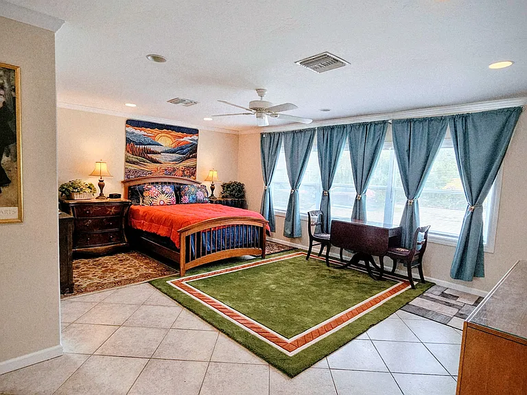 Master bedroom-king bed