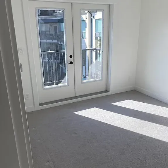 2493 Montrose Ave #410 — Photo 12