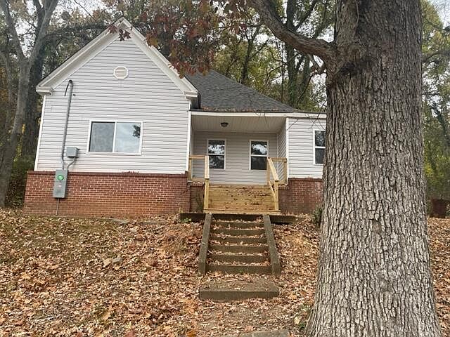 1st image of 2424 Campbell St