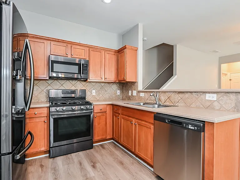 114 Creekwood Trl — Photo 8