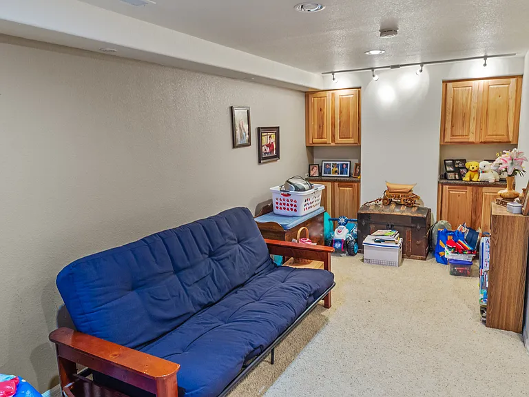 420 Hudson Ct — Photo 27