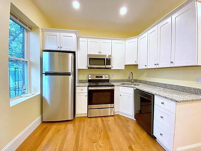348 E 8th St #2 — Photo 1