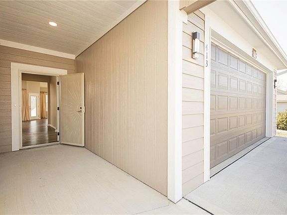 5th image of 413 NE Poplar Ct