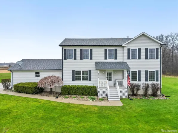2715 Ray Ln, Imlay City, MI 48444
