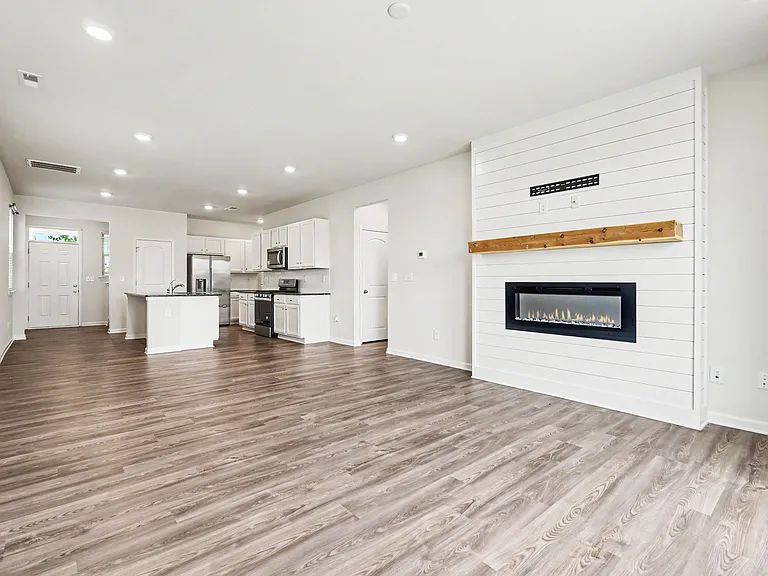 1007 Maylen Trce — Photo 10