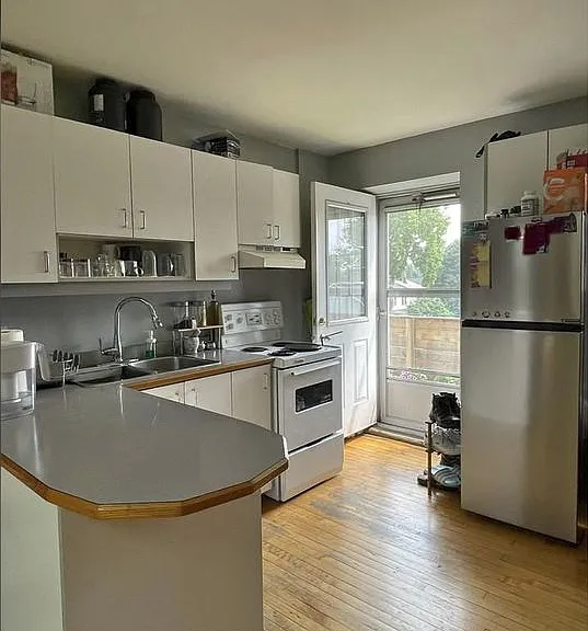 546 Concession St — Photo 2