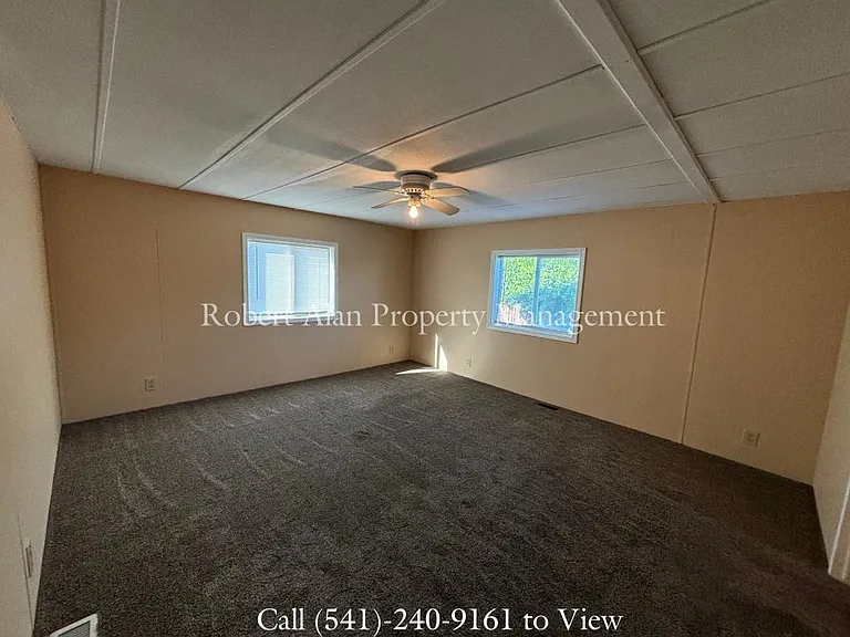 447 SW 5th St — Photo 9