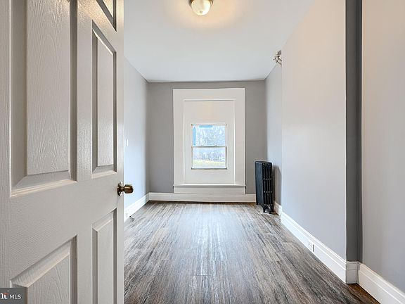 2nd image of 2533 W Lombard St