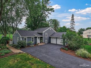 6N162 Far View Ct, St Charles, IL 60175