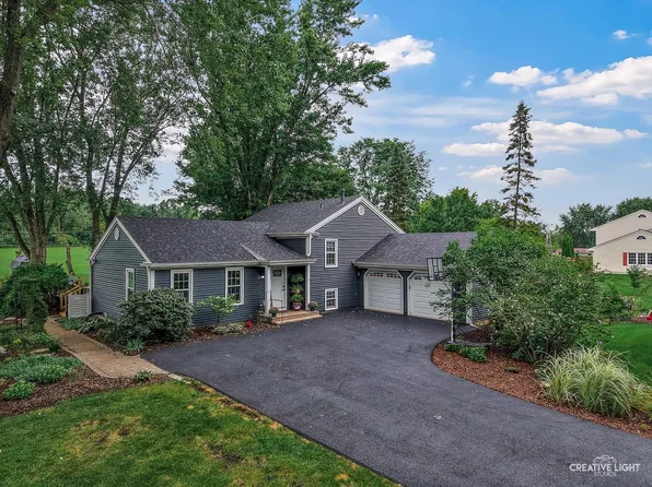 6N162 Far View Ct, St Charles, IL 60175