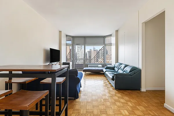 Rented by Compass | media 14