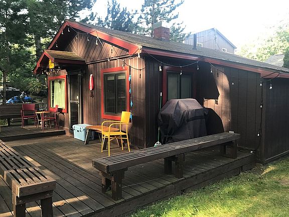 Large deck w/seating