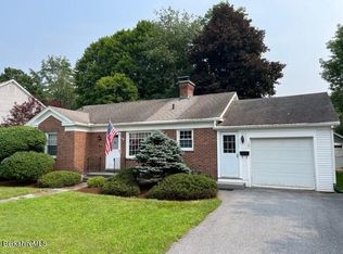 137 Berkshire Dr, Williamstown, MA 01267