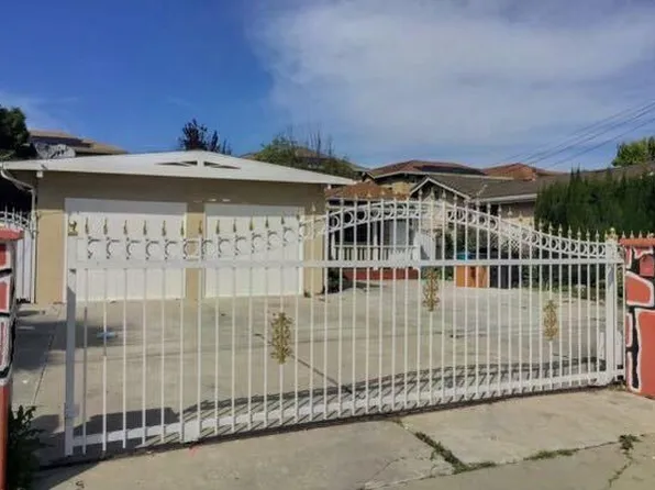 1143 Sage St, East Palo Alto, CA 94303