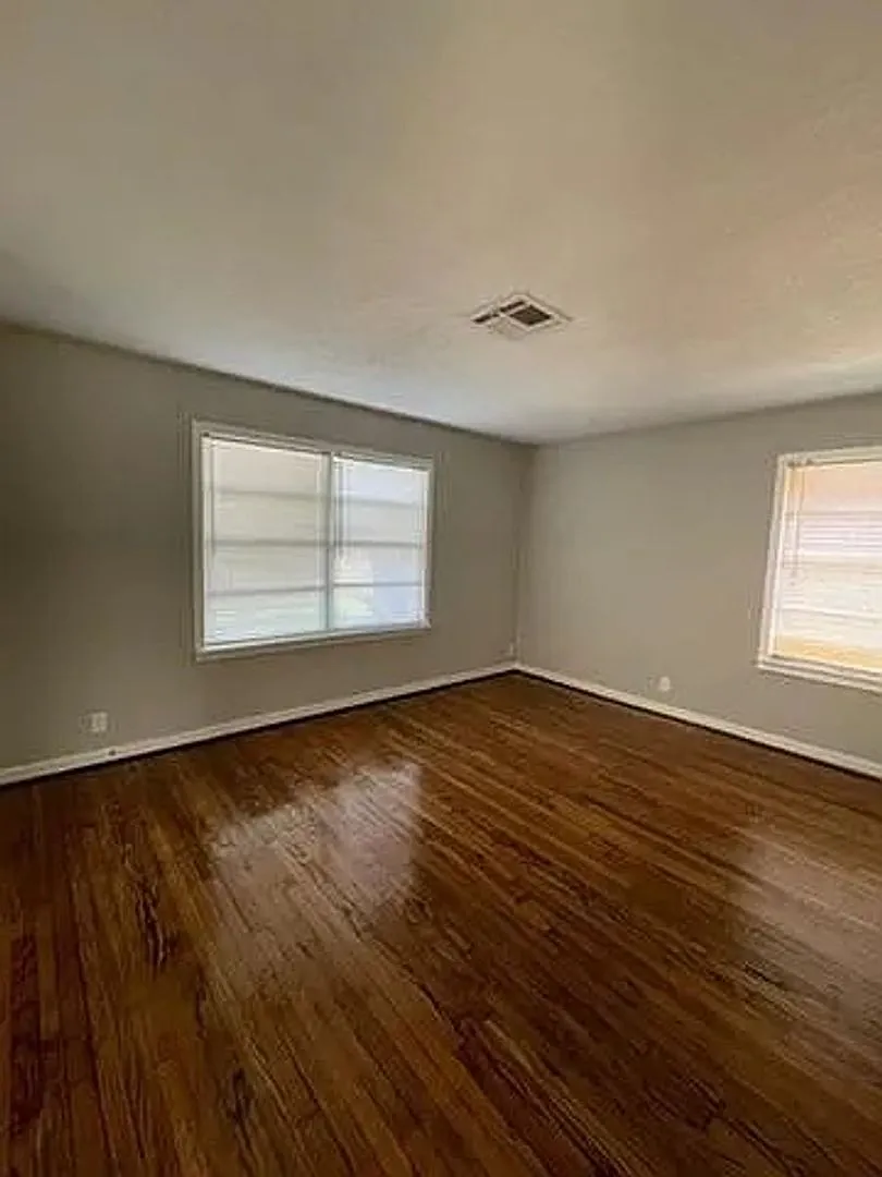 3 bed, 1.5 bath, 1211 sqft, $1,400 — Photo 3