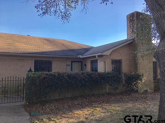 3rd image of 420 & 424 Top Hill Dr