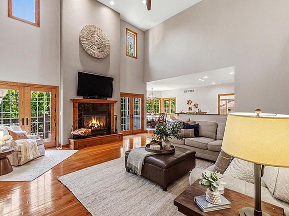 3rd image of 8415 Ravenswood CIRCLE