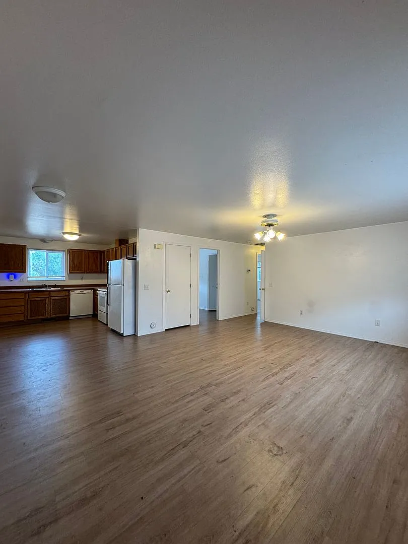 903 White Birch — Photo 2