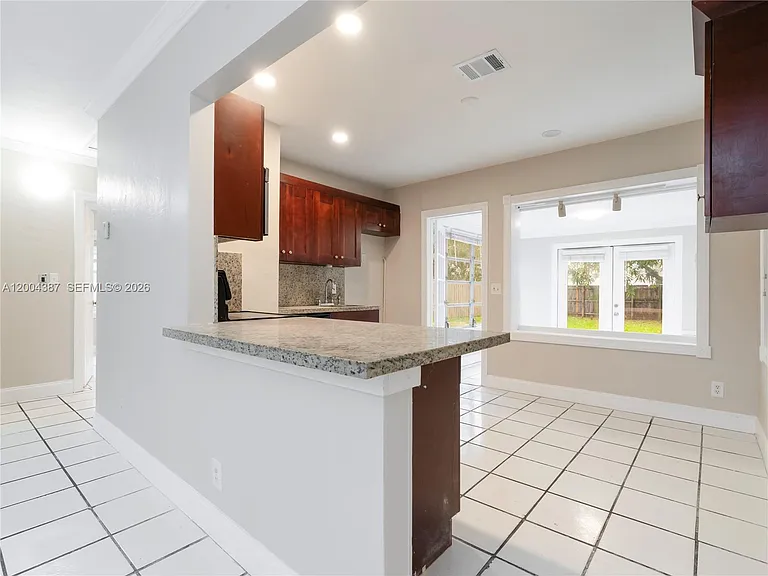 1125 NE 10th Ave — Photo 5